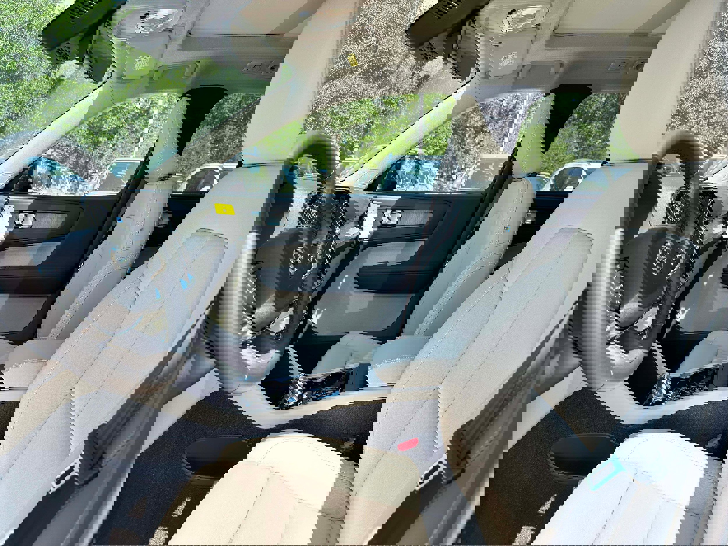 New 2026 Volvo XC40 B5 Plus w/ Protection Package Premier image 9