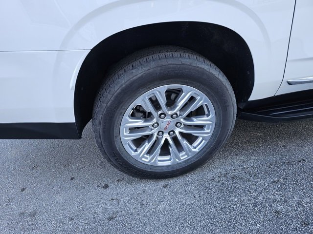 Used 2023 GMC Yukon XL SLT w/ SLT Luxury Package image 14