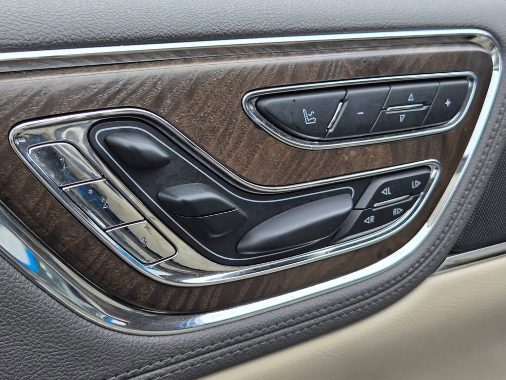 Used 2019 Lincoln Continental Reserve AWD/4WD image 14