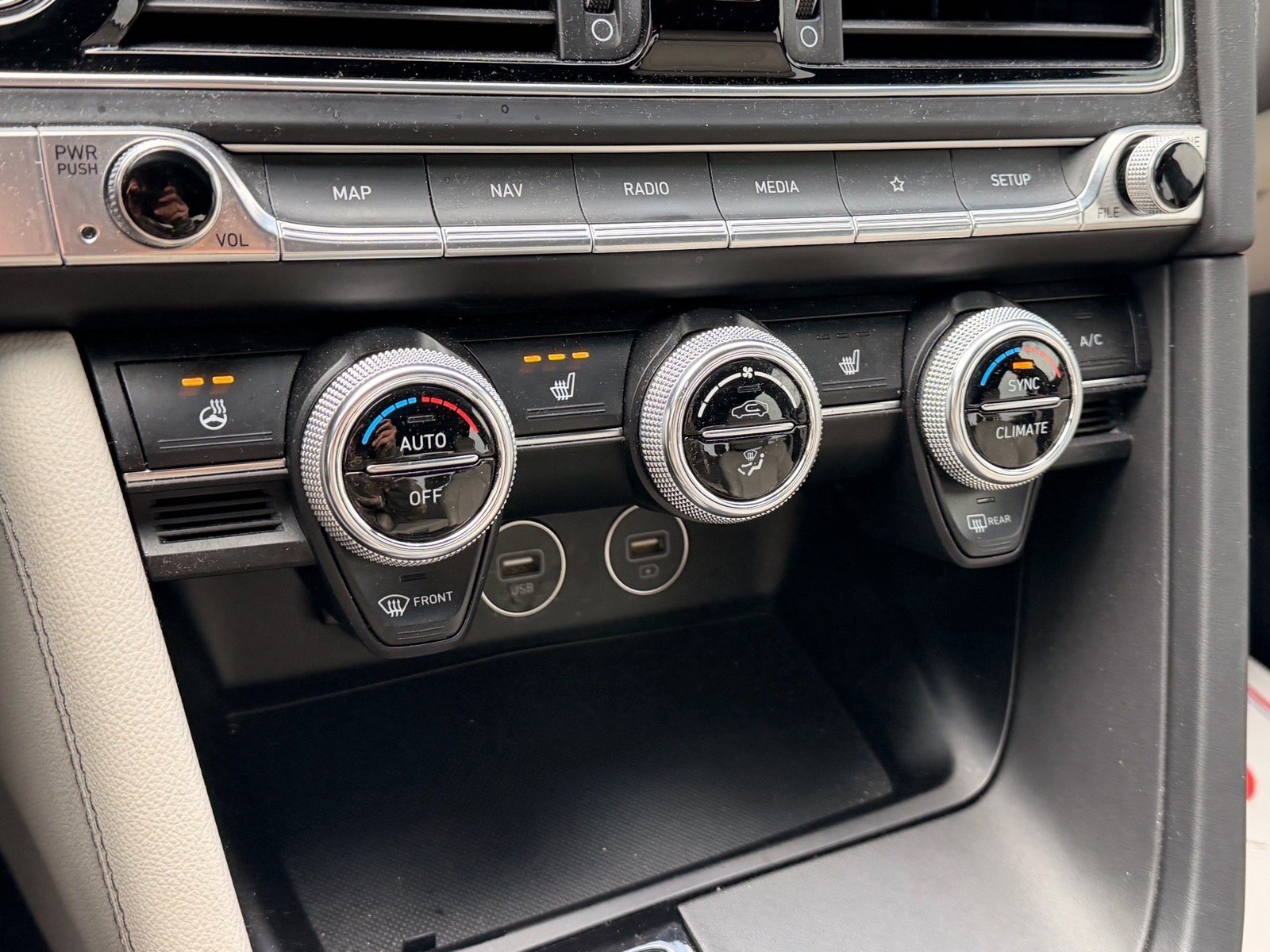 Used 2023 Genesis G70 2.0T AWD/4WD image 19