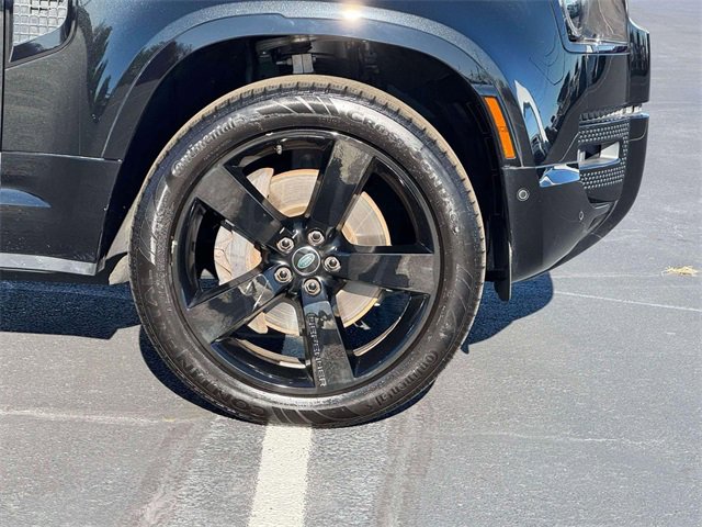 Used 2023 Land Rover Defender 110 X-Dynamic SE image 7