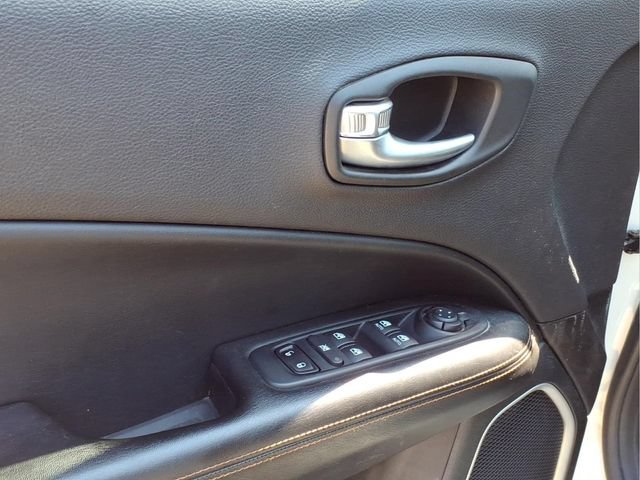 Used 2018 Jeep Compass Limited w/ Navigation Group AWD/4WD image 15