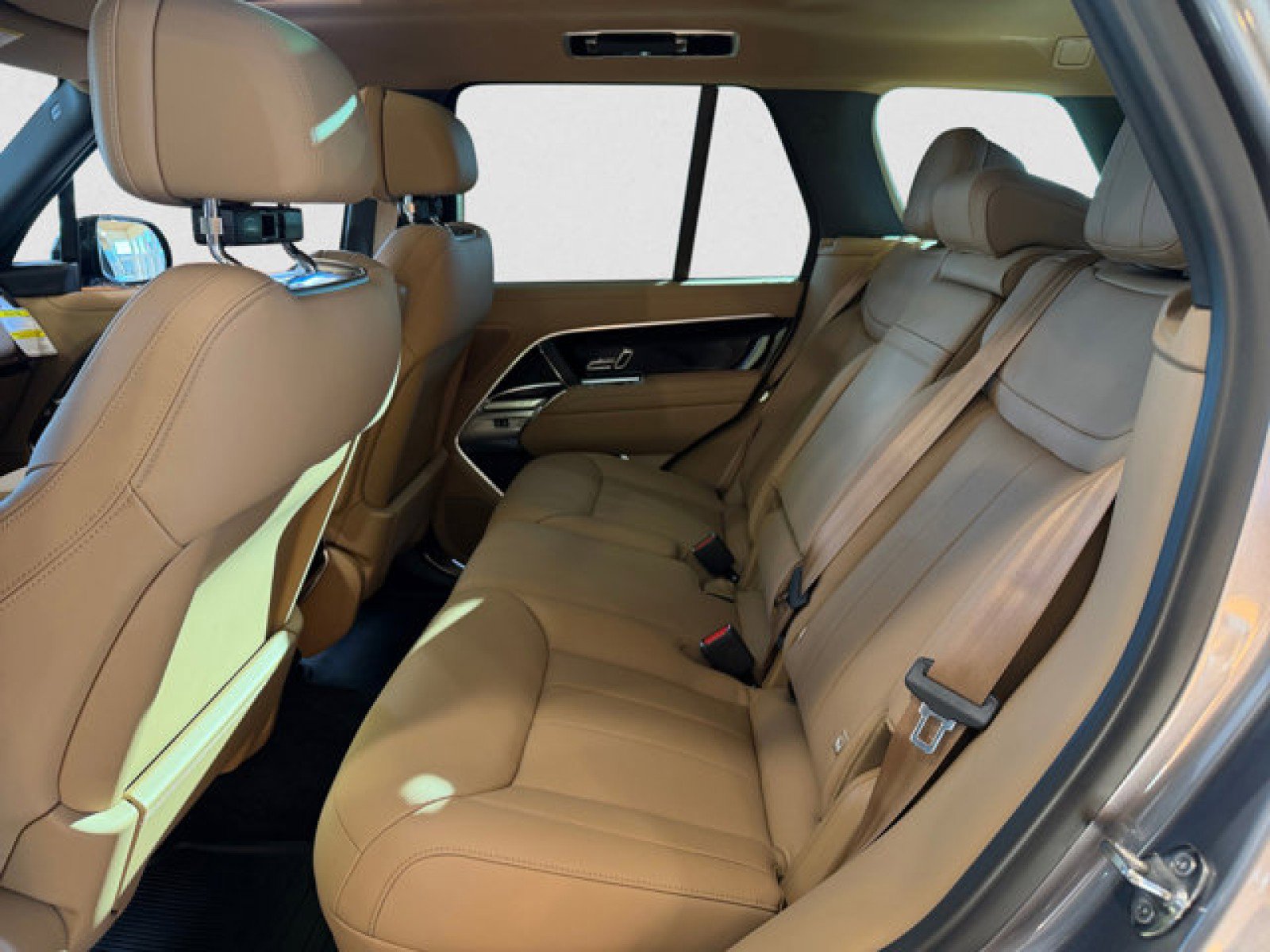 New 2026 Land Rover Range Rover SE image 18