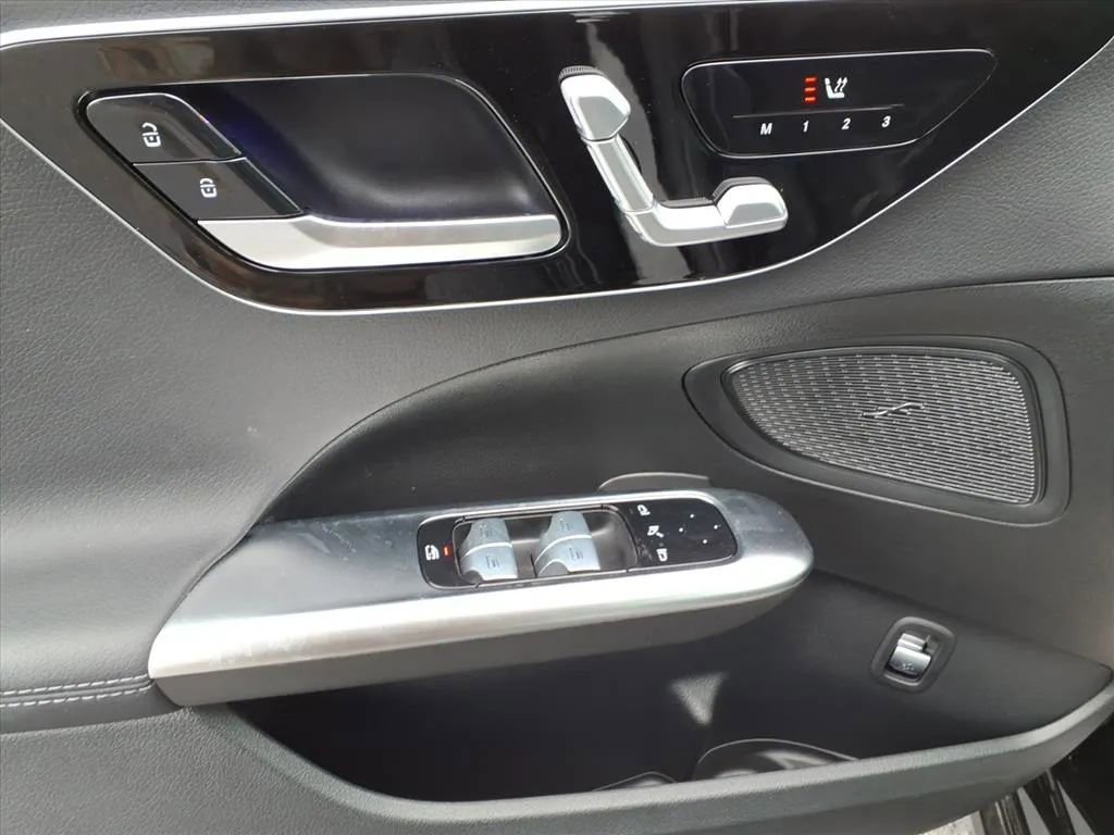 Used 2024 Mercedes-Benz C 300 Sedan image 24