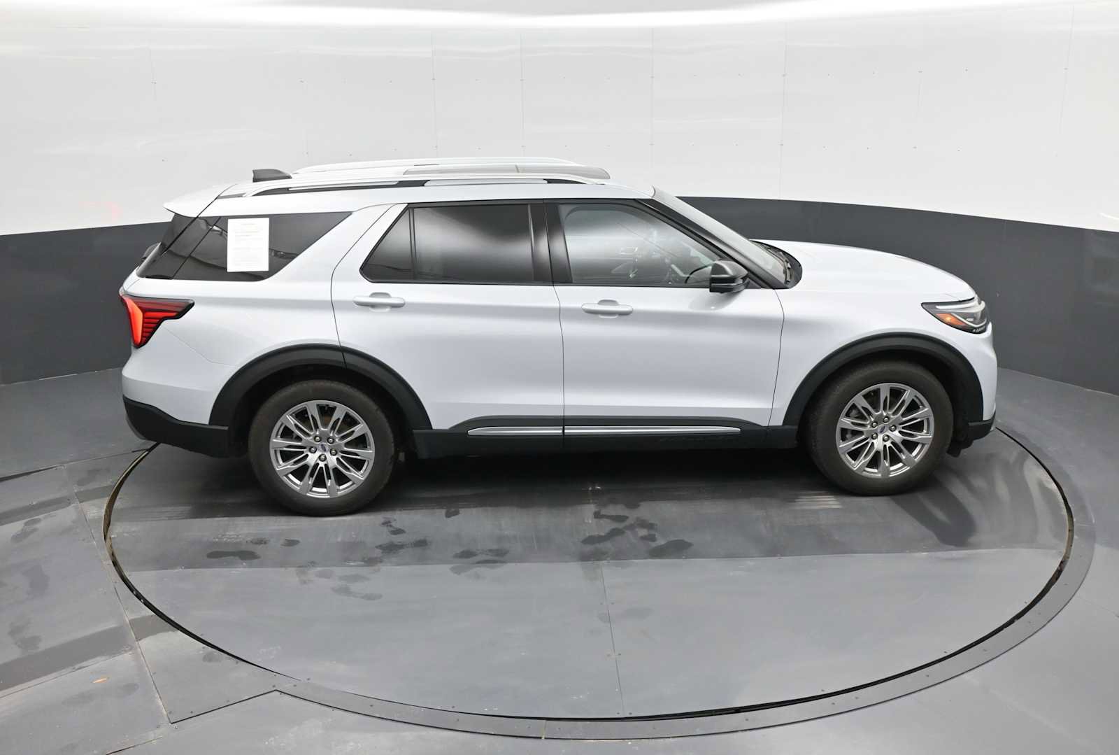 Used 2025 Ford Explorer Platinum image 28