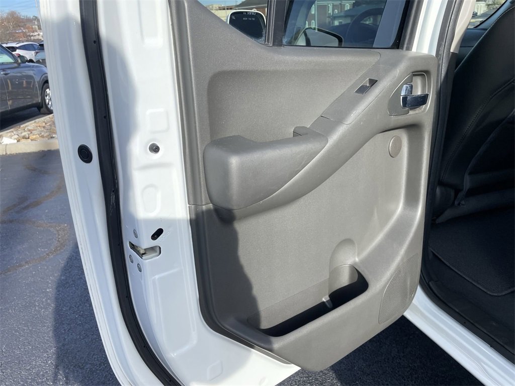 Used 2020 Nissan Frontier PRO-4X image 23