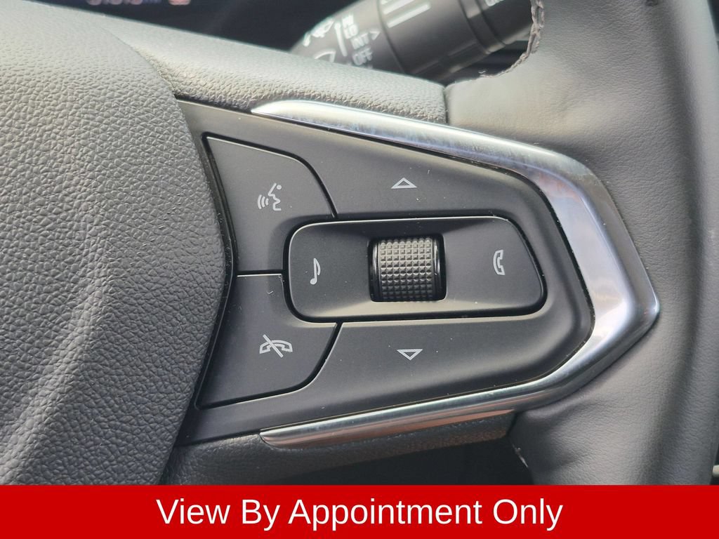 Used 2025 Chevrolet Trax LT w/ LT Convenience Package FWD image 16