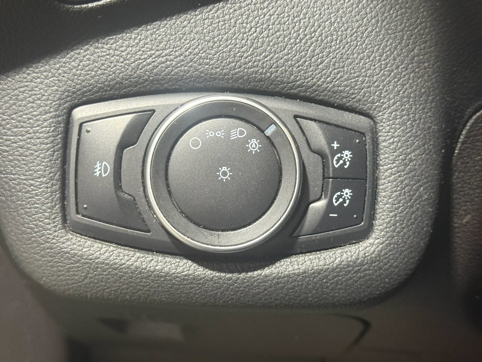 Used 2015 Ford Escape SE w/ SE Chrome Package image 15