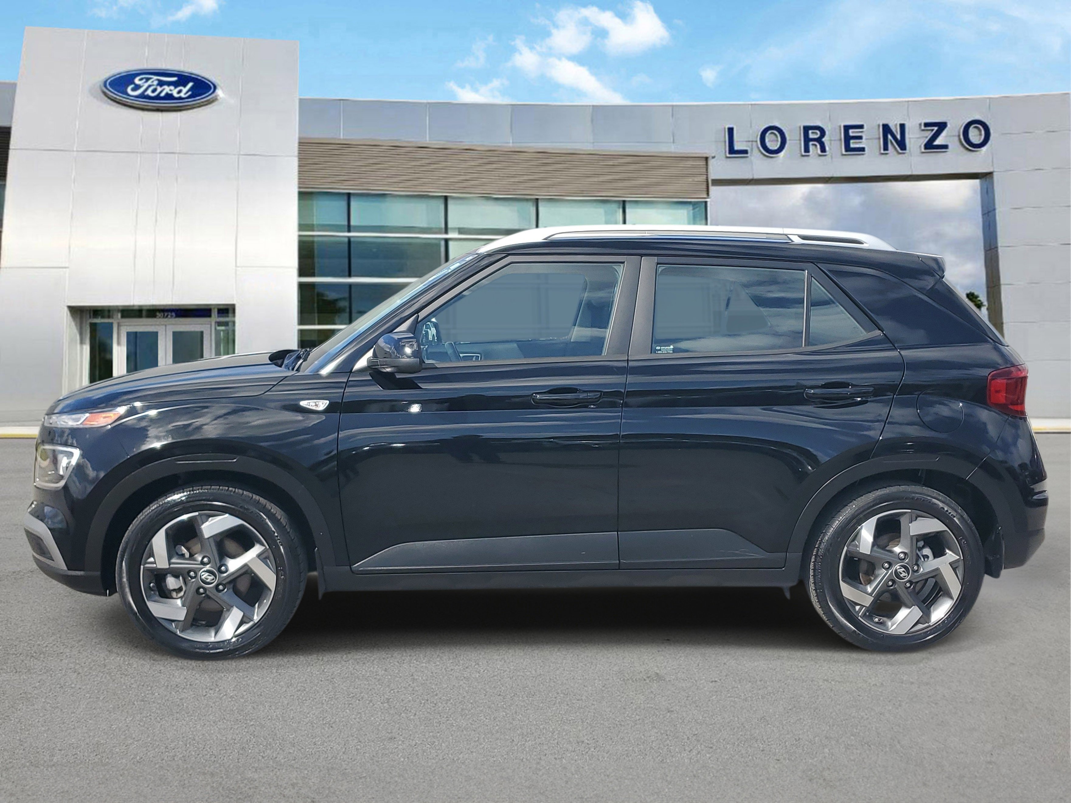 Used 2024 Hyundai Venue SEL image 8