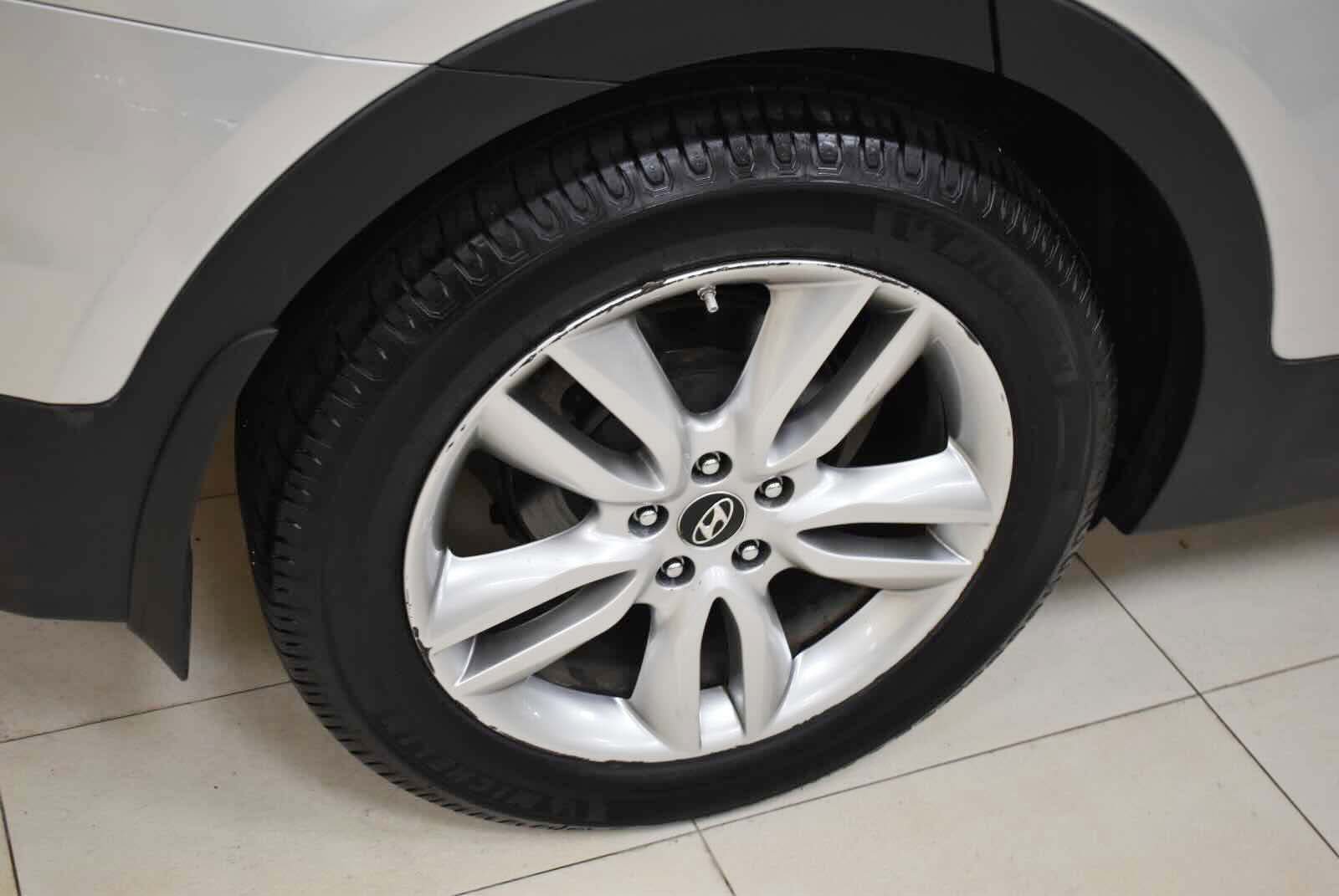 Used 2014 Hyundai Santa Fe Sport 2.0T w/ Navigation Package 06 AWD/4WD image 40