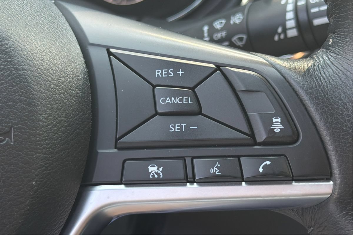 Used 2018 Nissan Rogue SV w/ Premium Package AWD/4WD image 35
