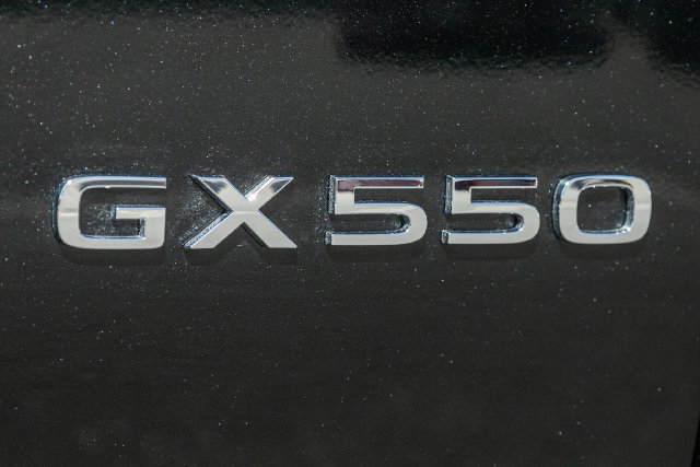 Used 2025 Lexus GX 550 w/ Accessory Package (2T) AWD/4WD image 5