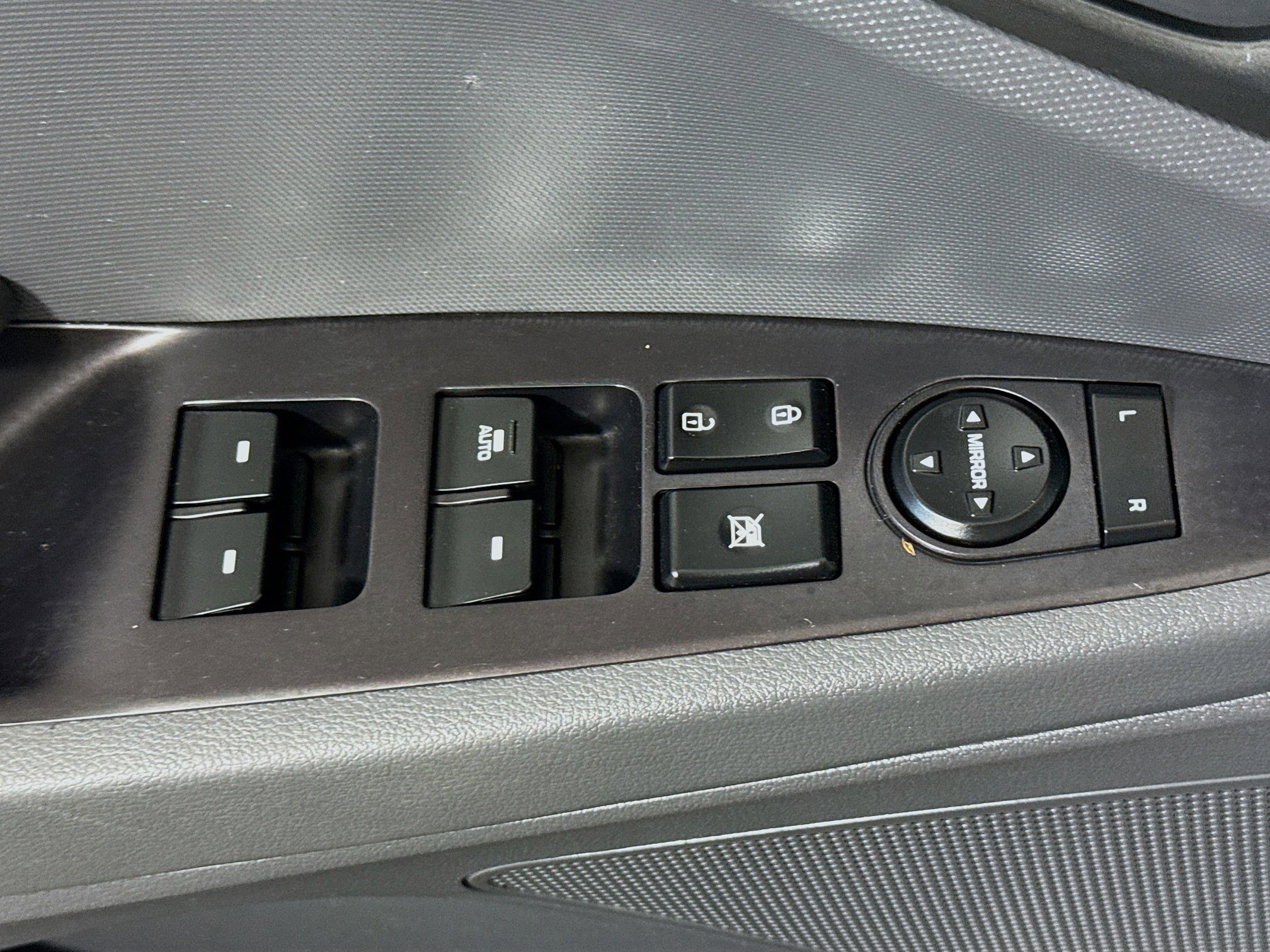 Used 2017 Hyundai Ioniq SEL image 24