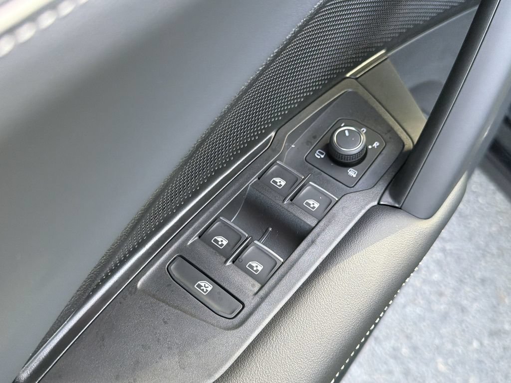 New 2026 Volkswagen Tiguan SEL R-Line AWD/4WD image 23