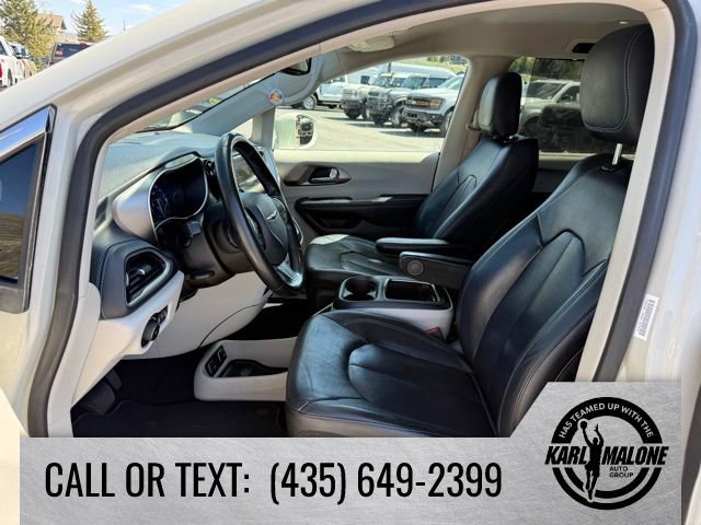 Used 2021 Chrysler Pacifica Touring-L w/ Premium & Safety Sphere Group FWD image 12