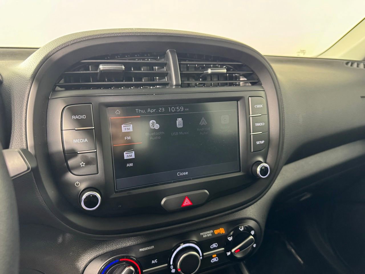 Used 2025 Kia Soul LX w/ LX Technology Package FWD image 24