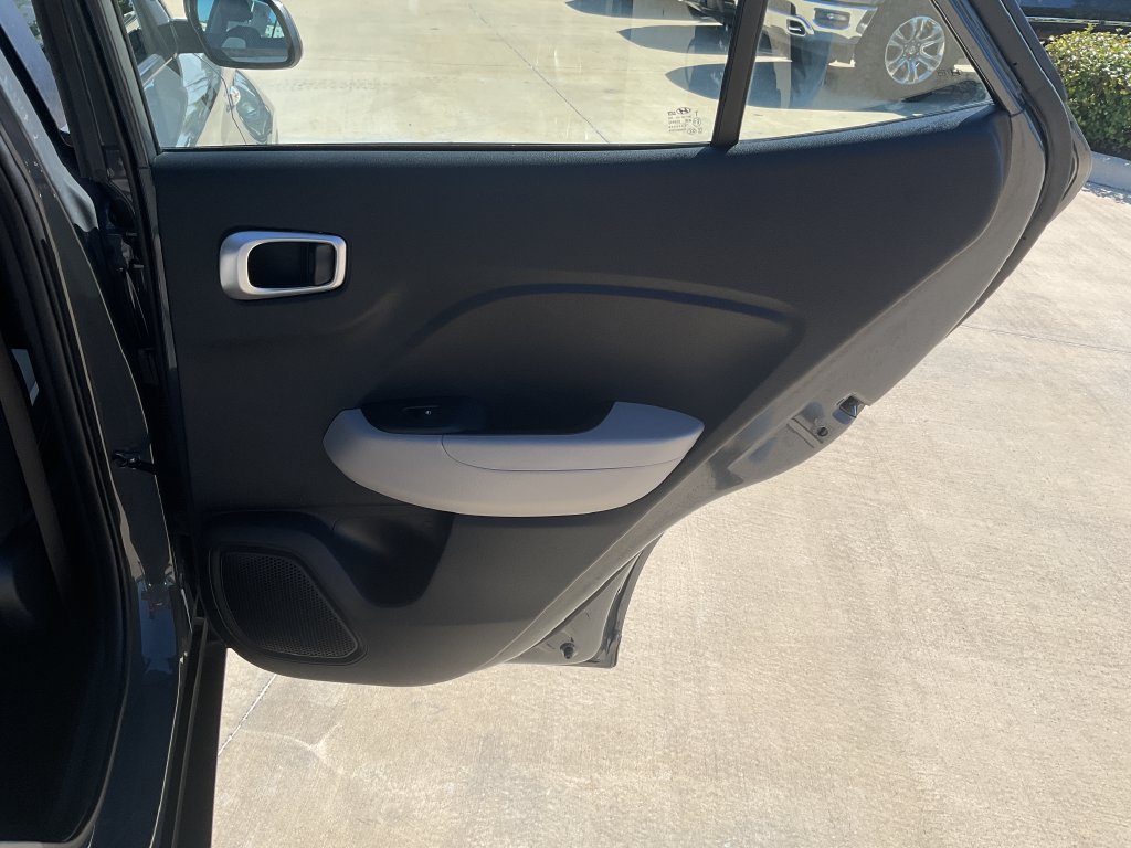 Used 2025 Hyundai Venue SEL FWD image 14