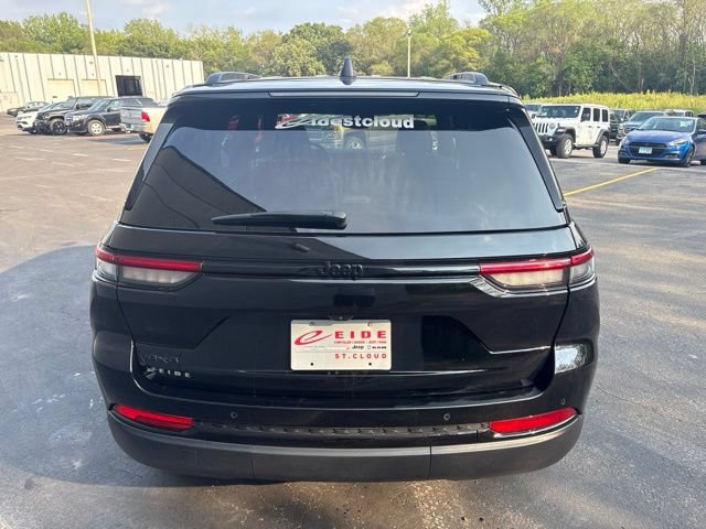 Used 2023 Jeep Grand Cherokee Altitude AWD/4WD image 7