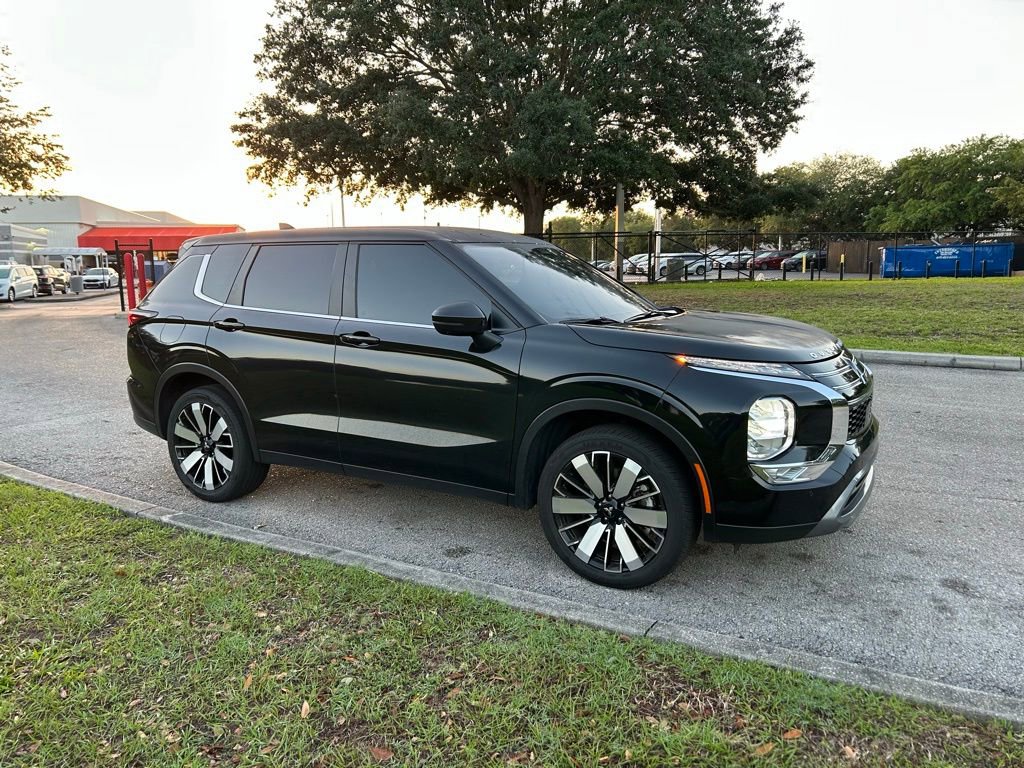 Used 2025 Mitsubishi Outlander SE image 7
