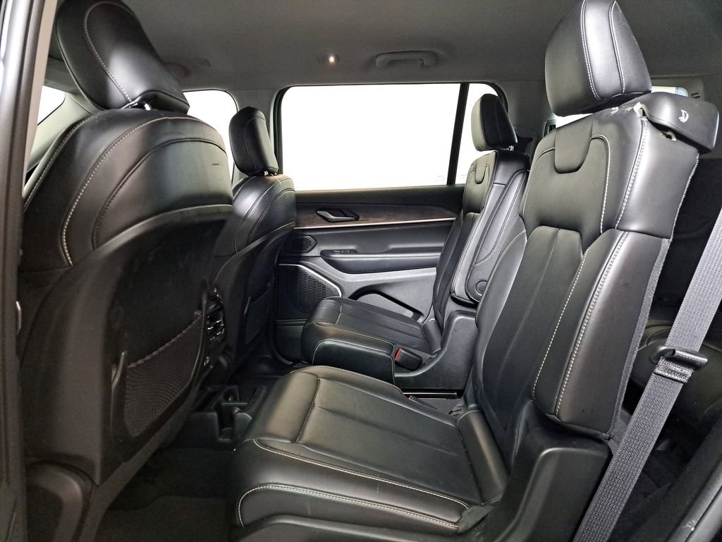 Used 2022 Jeep Grand Cherokee L Limited w/ Black Appearance Package image 22