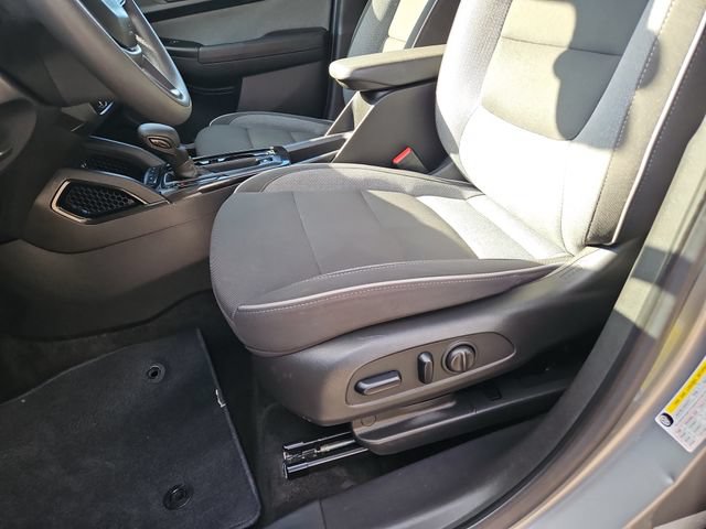Used 2023 Chevrolet TrailBlazer LT w/ Convenience Package AWD/4WD image 12