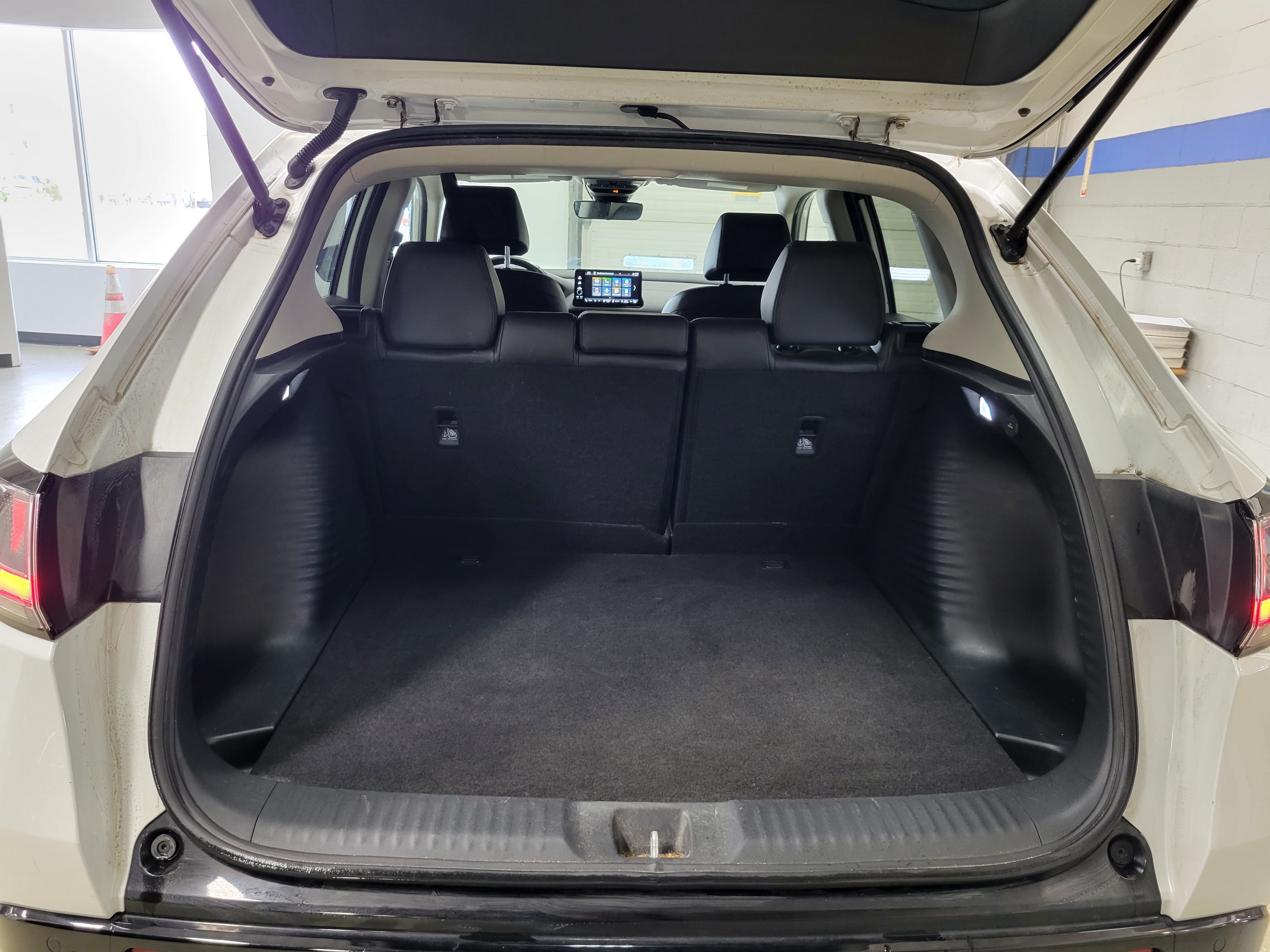 Used 2024 Honda HR-V EX-L image 8