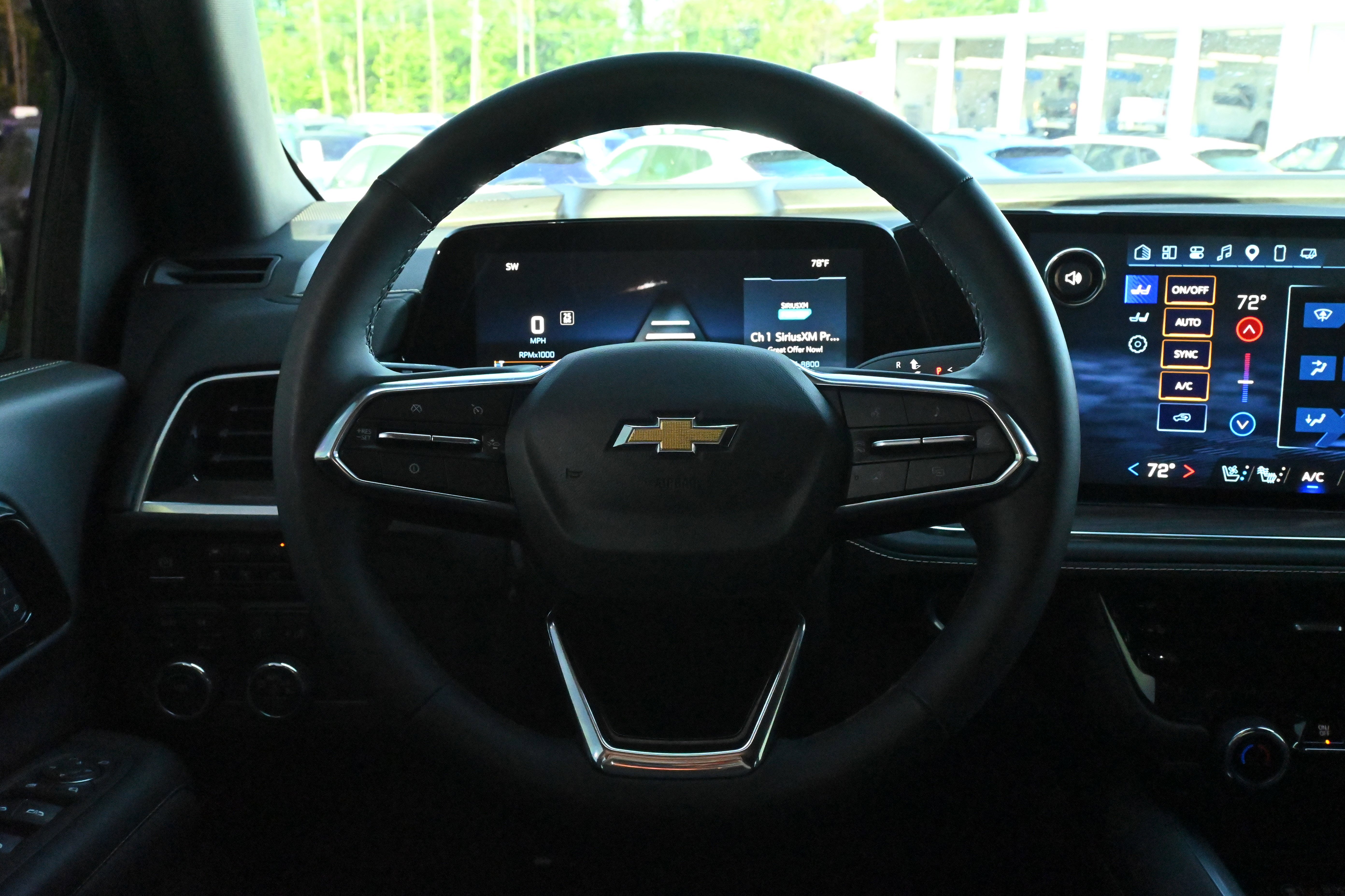 Used 2025 Chevrolet Tahoe Premier AWD/4WD image 17