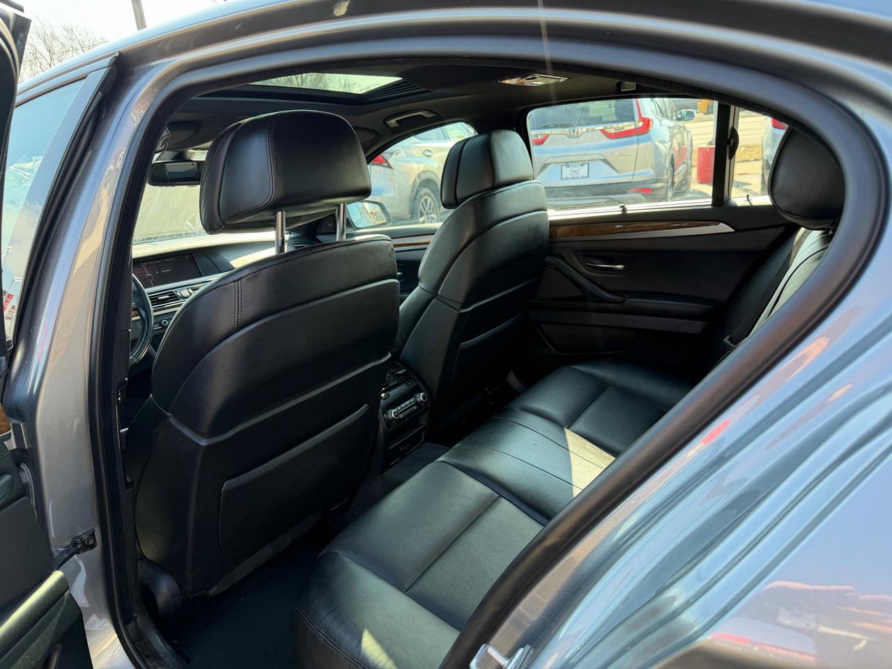 Used 2012 BMW 550i Sedan image 12