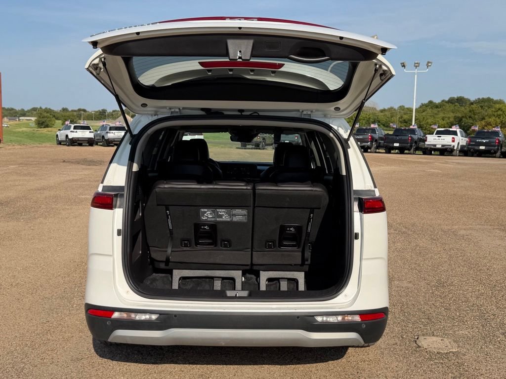 Used 2022 Kia Carnival LX FWD image 17