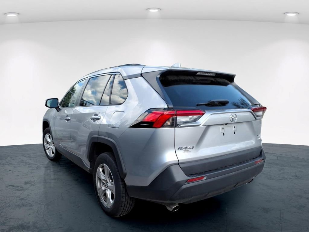 Used 2019 Toyota RAV4 XLE AWD/4WD image 17