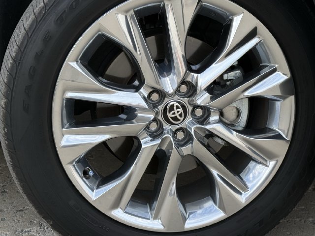 Used 2026 Toyota Highlander Limited AWD/4WD image 9