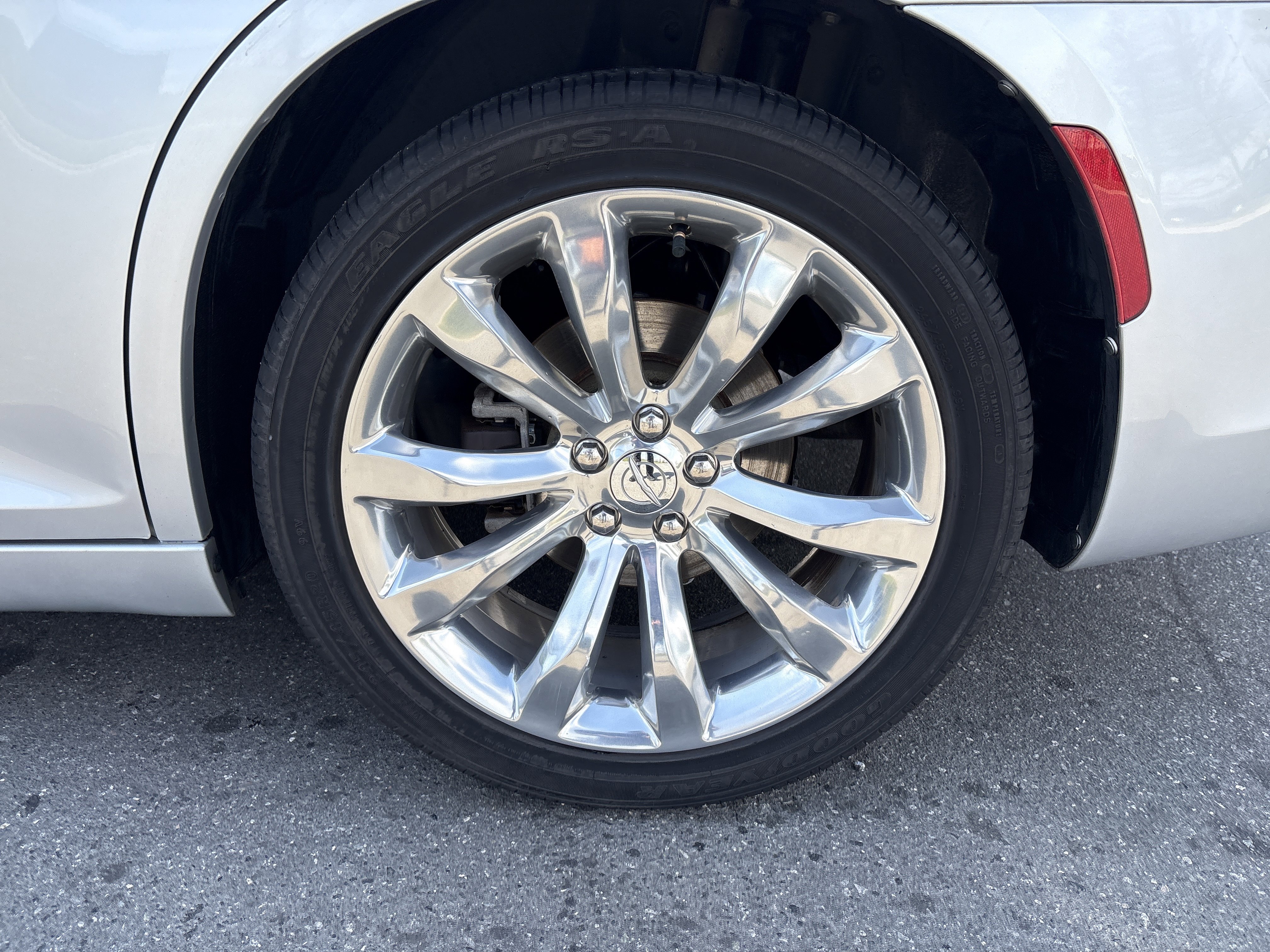 Used 2020 Chrysler 300 Limited image 13