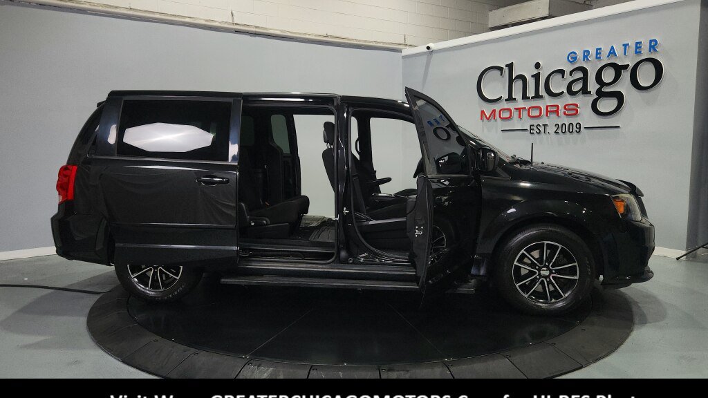 Used 2015 Dodge Grand Caravan SXT w/ Blacktop Package FWD image 15