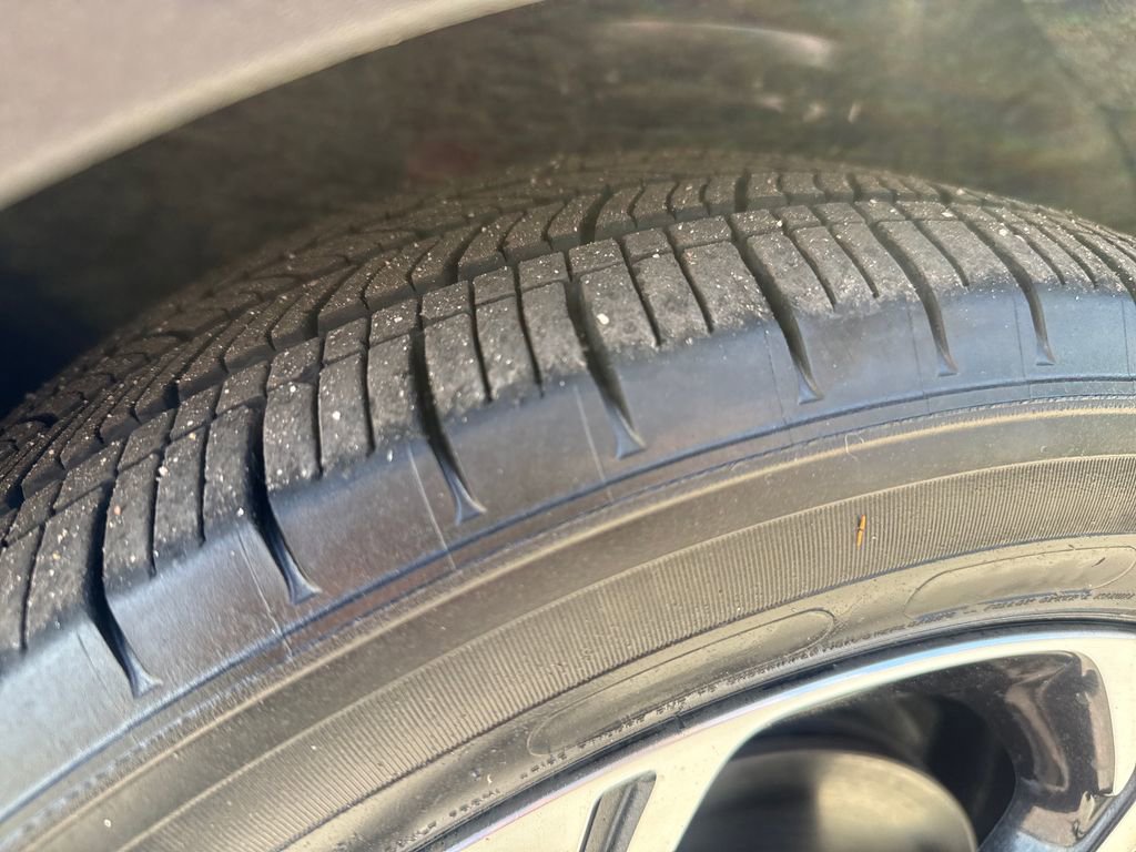 Used 2020 Chevrolet Bolt Premier w/ Infotainment Package image 27