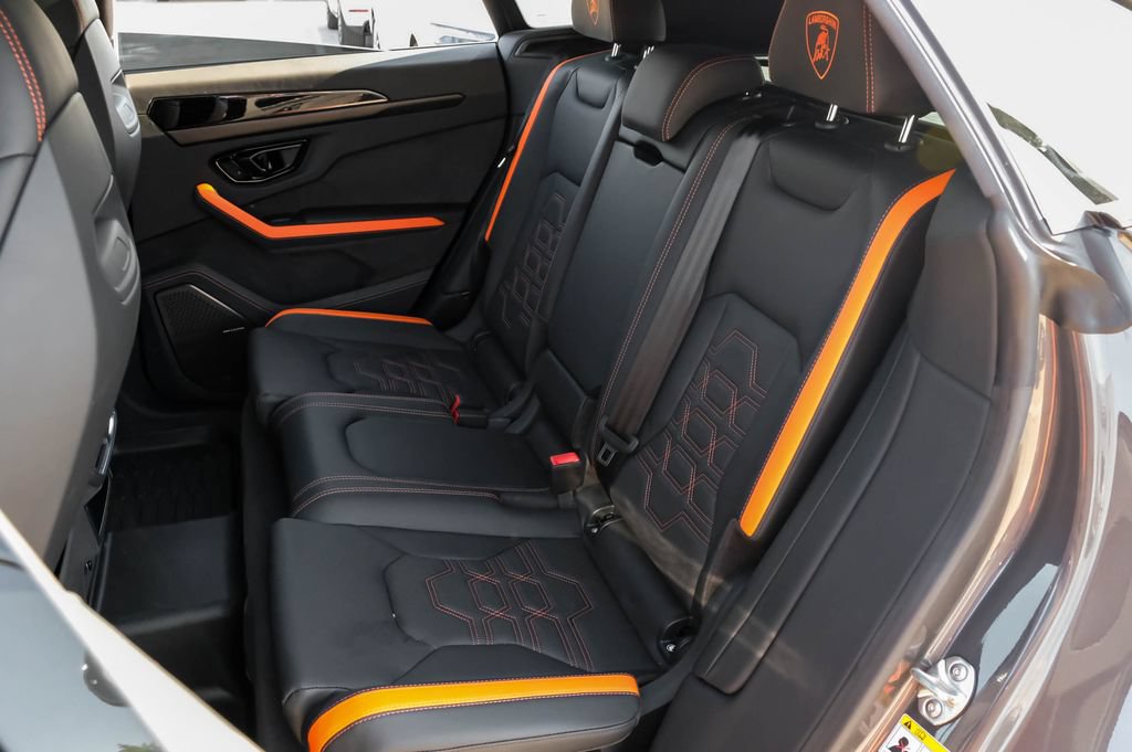 Used 2025 Lamborghini Urus SE AWD/4WD image 45
