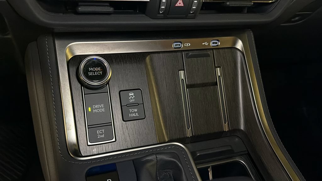 Used 2024 Lexus GX 550 w/ Accessory Package (Z1) AWD/4WD image 31