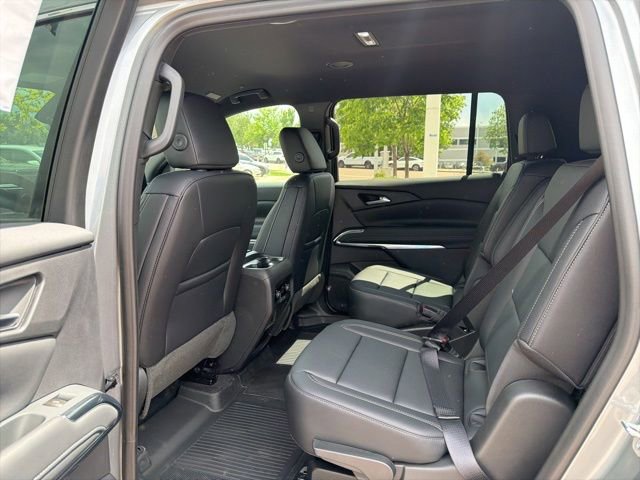 New 2026 Chevrolet Traverse LT w/ Driver Confidence Package AWD/4WD image 8