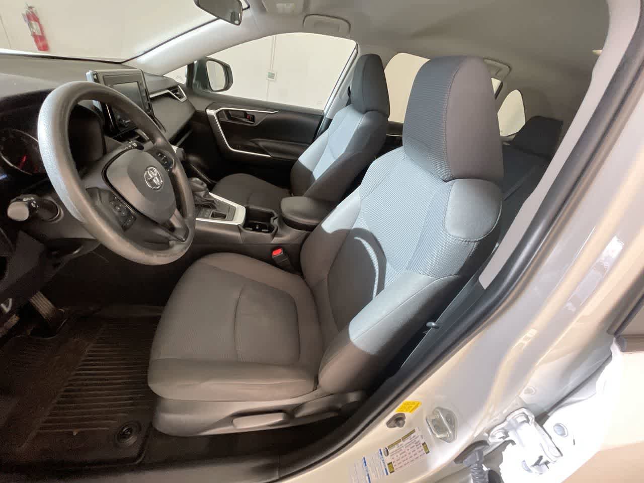 Certified 2022 Toyota RAV4 LE AWD/4WD image 11