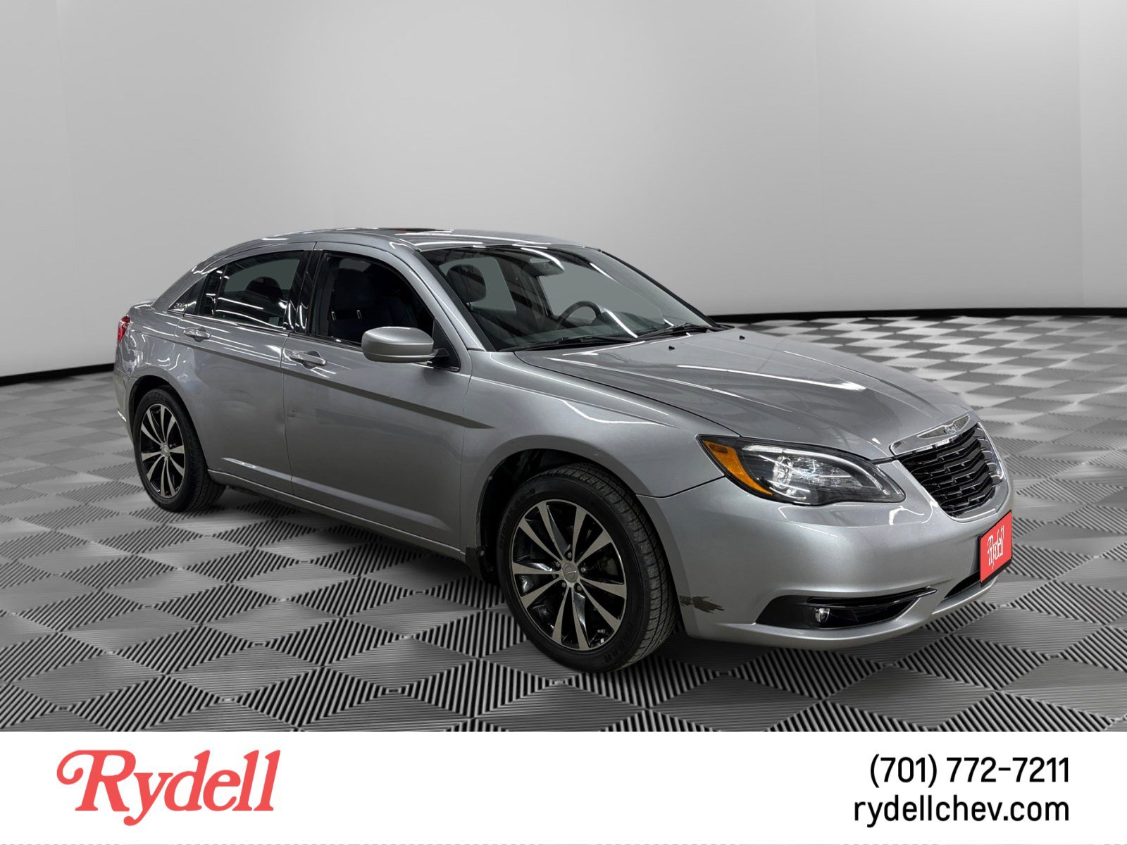 Used 2013 Chrysler 200 Touring w/ S Exterior Appearance Pkg FWD image 7