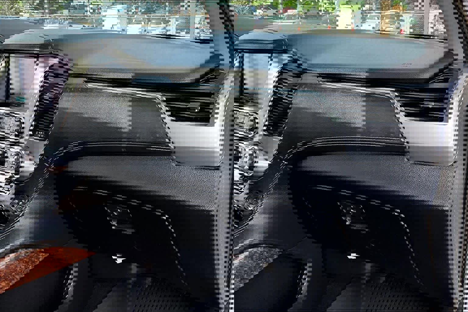 Used 2015 Chevrolet Tahoe LTZ AWD/4WD image 19