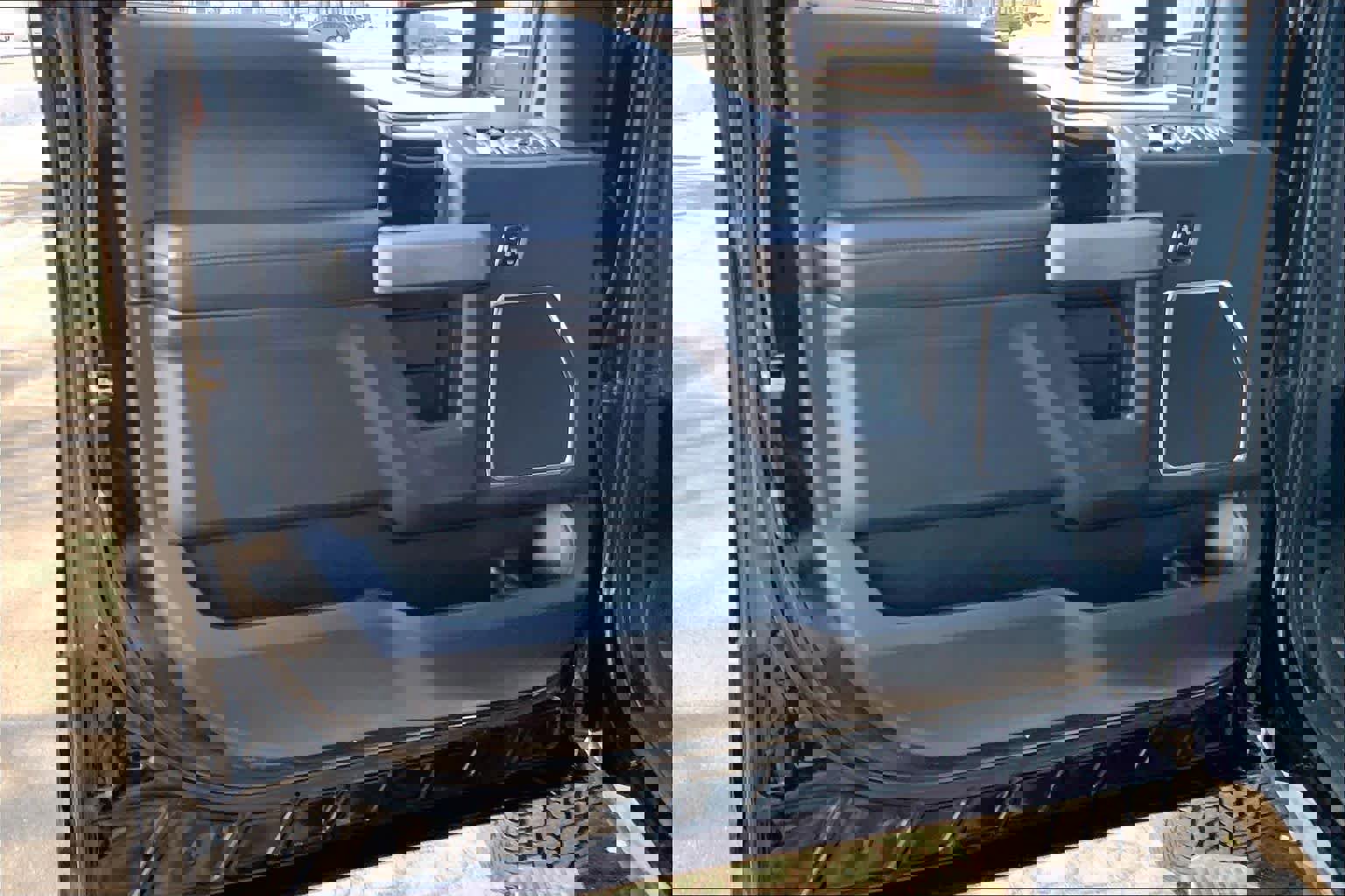 Used 2022 Ford F250 Platinum w/ FX4 Off-Road Package image 22