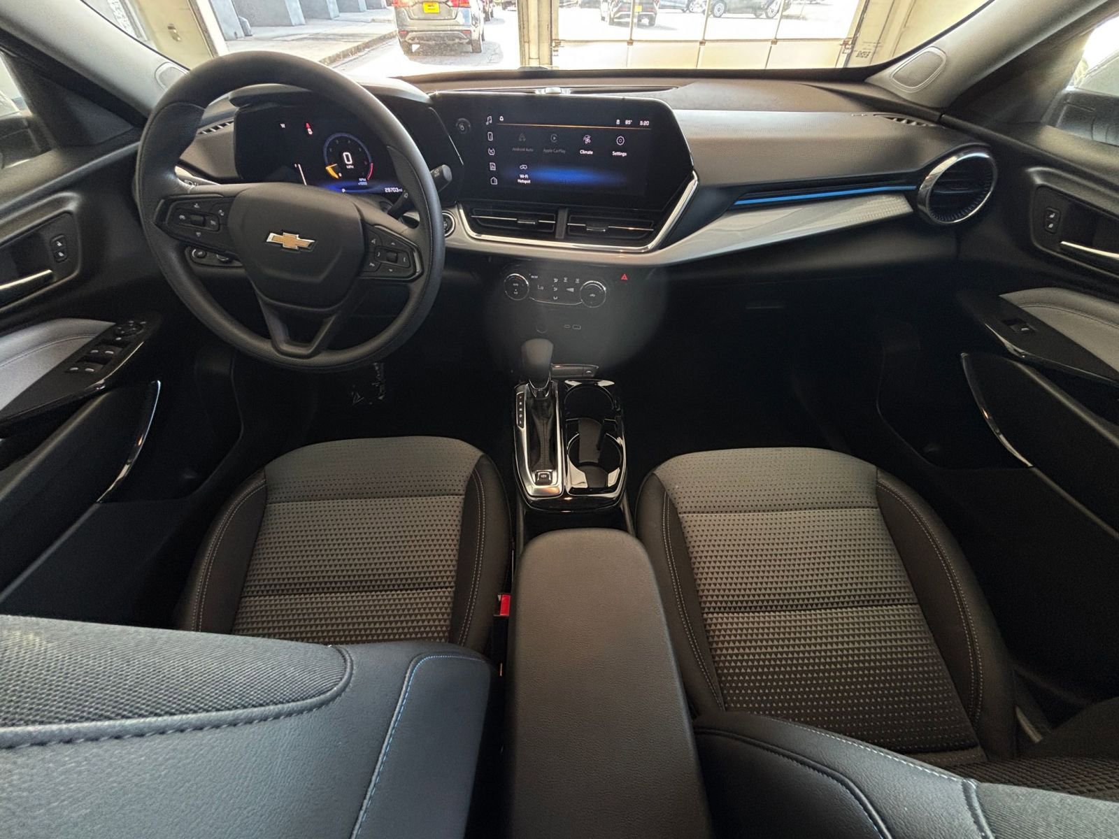 Used 2025 Chevrolet Trax LT image 33