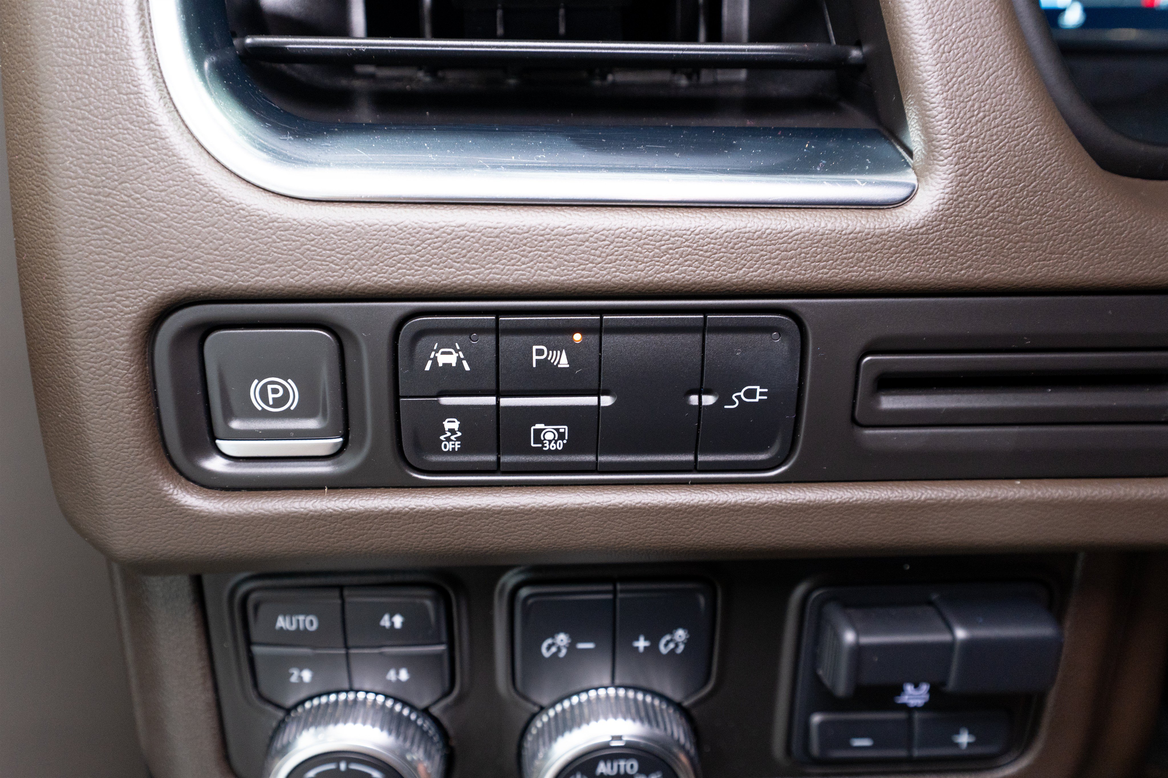 Used 2022 GMC Yukon SLT w/ SLT Premium Package AWD/4WD image 30