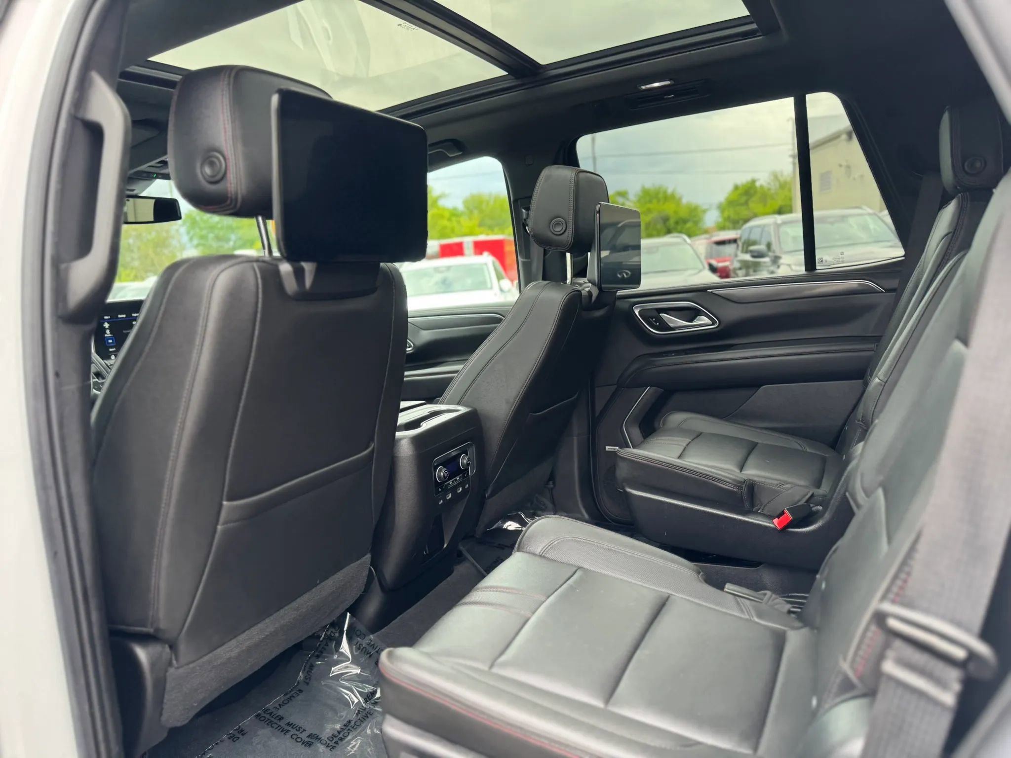 Used 2021 Chevrolet Tahoe RST w/ Luxury Package AWD/4WD image 16