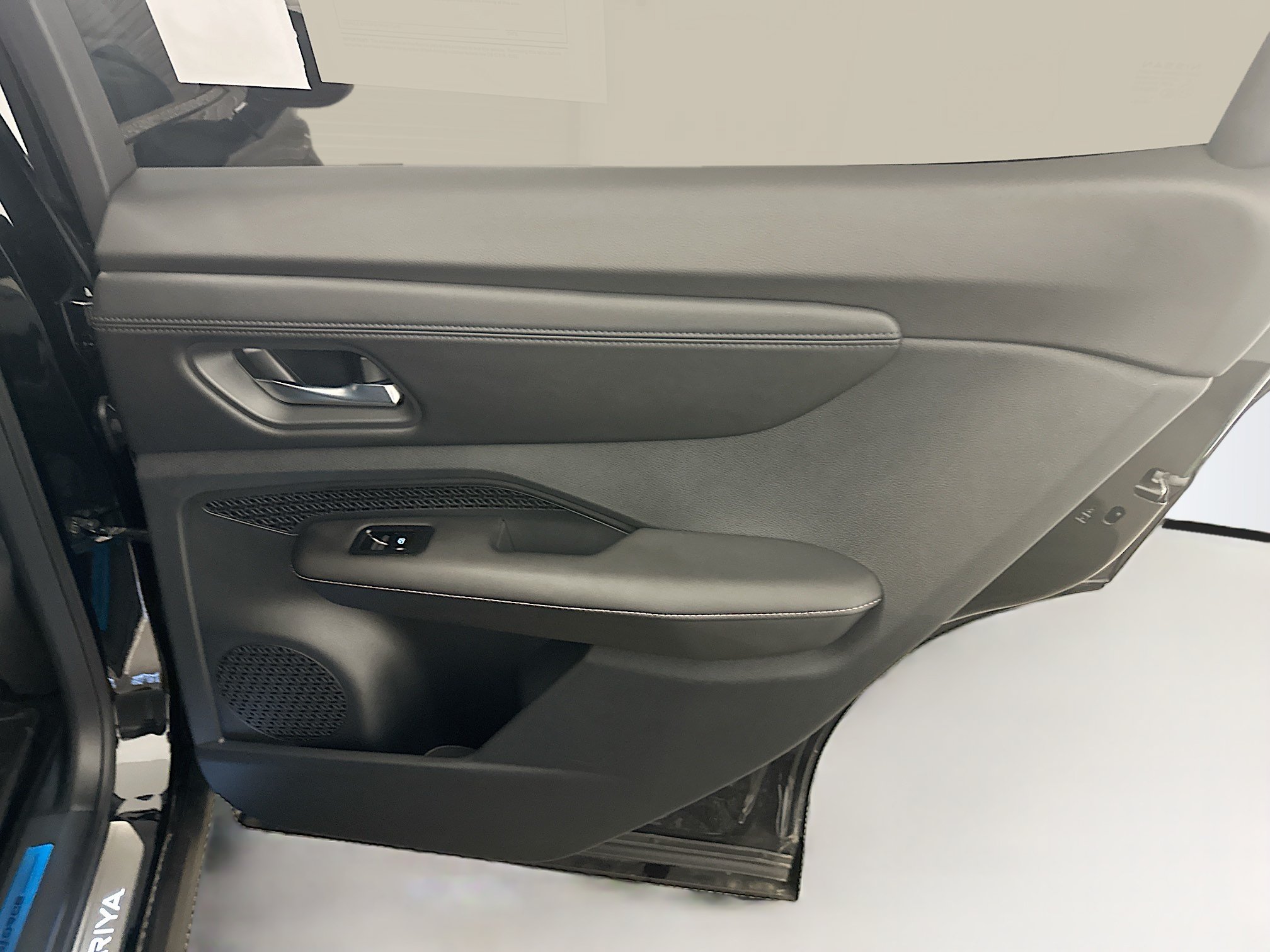 Used 2024 Nissan Ariya AWD image 31