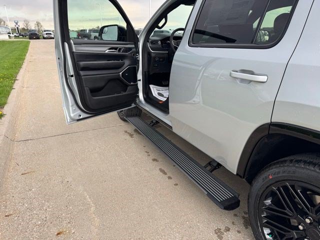 New 2026 Jeep Grand Wagoneer Limited AWD/4WD image 10