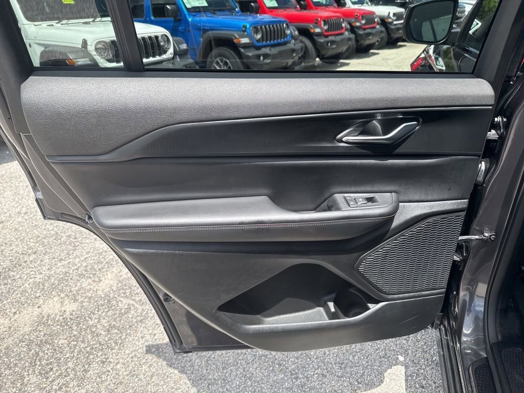 Certified 2024 Jeep Grand Cherokee L Laredo w/ Luxury Tech Group I image 8