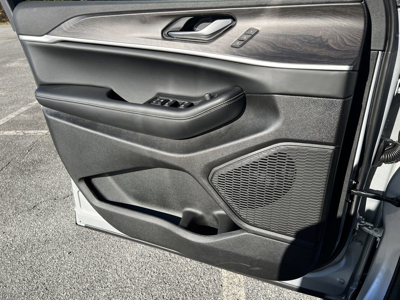New 2025 Jeep Grand Cherokee L Limited AWD/4WD image 18