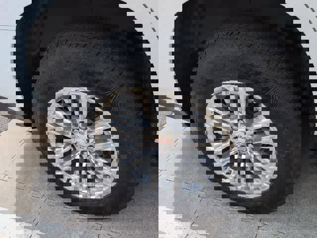 Used 2024 GMC Yukon SLE image 9