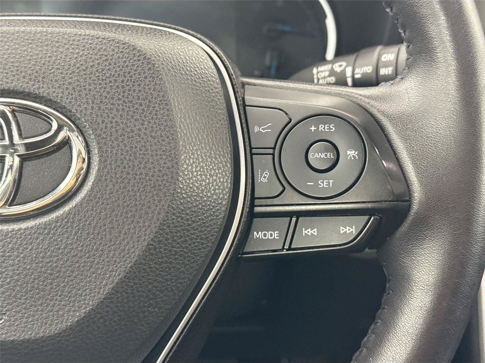 Used 2022 Toyota RAV4 XSE AWD/4WD image 18